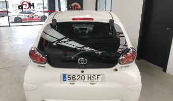 Toyota Aygo 1.0 i 70cv acabado Live lleno